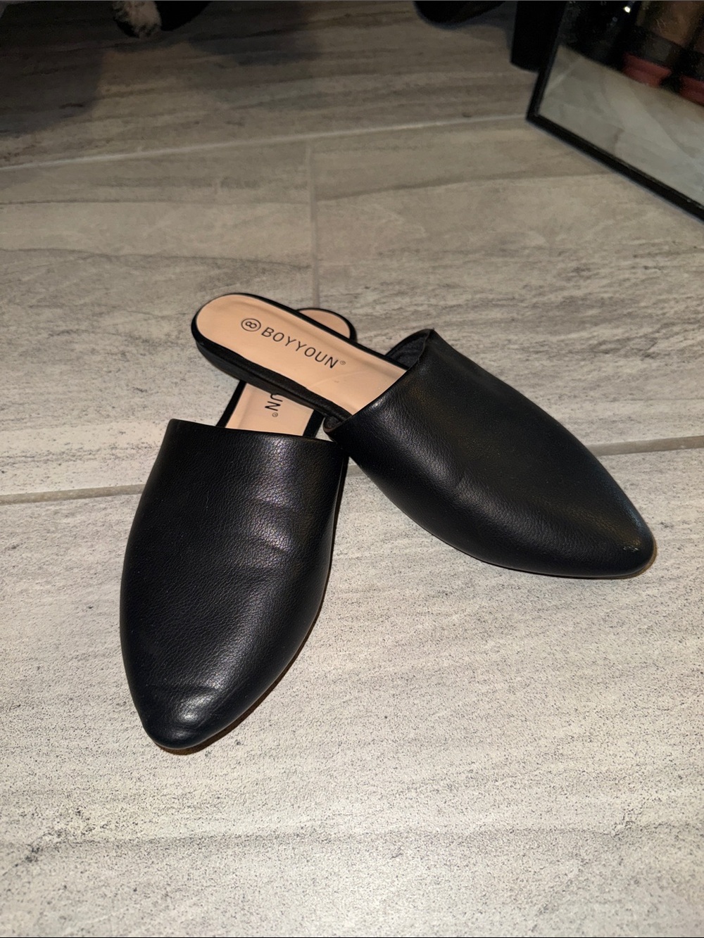 BOYYOUN Black Slip-On Pointed Mules